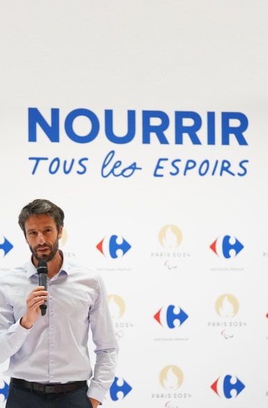 Tony Estanguet lors de l'annonce du partenariat avec les jeux olympiques Paris 2024 à l'hypermarché de Drancy.